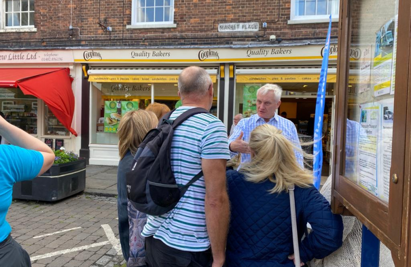 Graham Stuart MP speaking to residents in Hedon