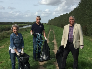 Litter-picking in Beverley Rural – Graham with Cllr Bernard Gateshill and Cllr Pauline Greenwood (1).jpg