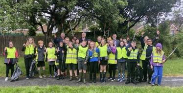 Cllr Bernard Gateshill, Graham Stuart MP, Cllr Kevin Beaumont, Cllr Pauline Greenwood and Miss Natalie Redpath with year 6 pupils