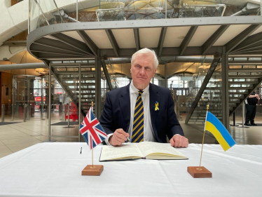 Graham Stuart MP signing book of solidarity 